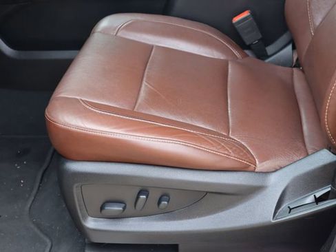 Used 2019 Chevrolet Tahoe Premier w/ Premier Plus Edition RWD image 16