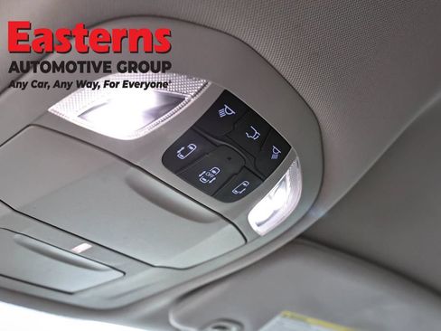 Used 2023 Chrysler Pacifica Touring-L FWD image 20