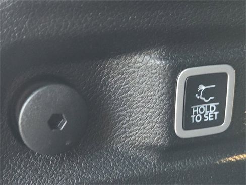 Used 2021 Jeep Grand Cherokee L Laredo image 14