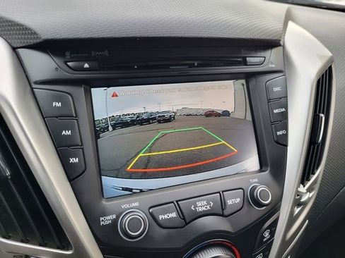 Used 2015 Hyundai Veloster image 21