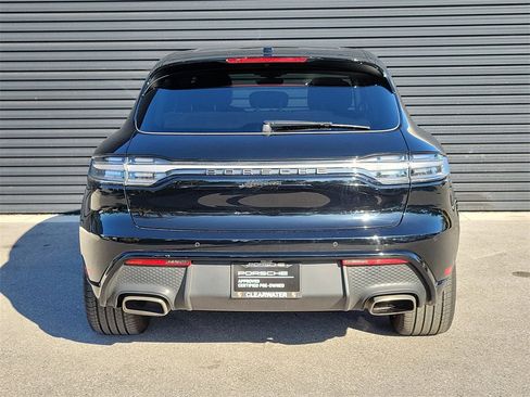 Certified 2024 Porsche Macan image 4