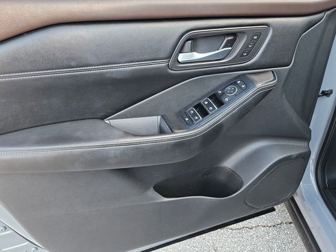 Used 2022 Nissan Rogue SL w/ SL Premium Package image 13