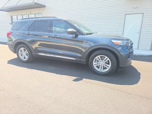 Used 2022 Ford Explorer XLT RWD image 9