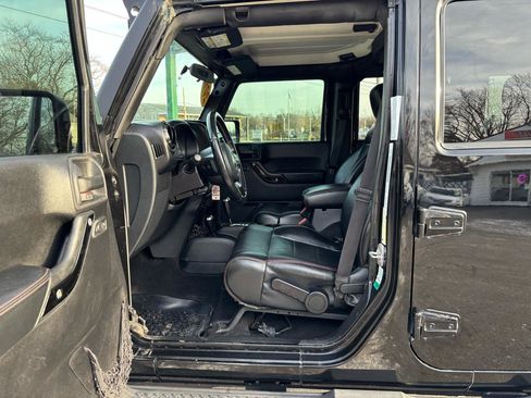 Used 2012 Jeep Wrangler Unlimited Sahara AWD/4WD image 9