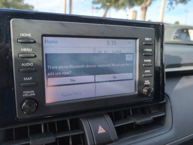 Used 2019 Toyota RAV4 XLE w/ Convenience Package FWD image 16