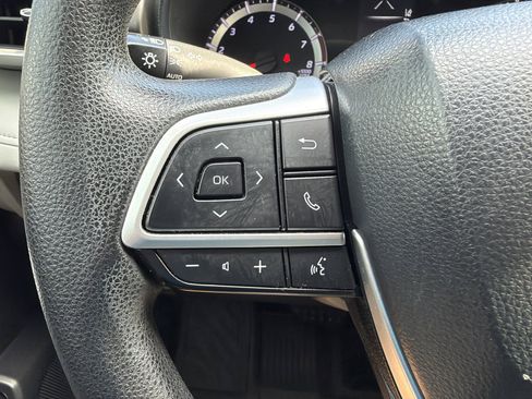 Used 2022 Toyota Highlander L FWD image 24