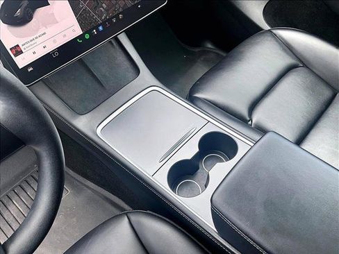 Used 2024 Tesla Model Y 2WD image 15