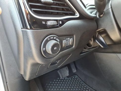 Used 2020 Jeep Cherokee Latitude Plus image 16