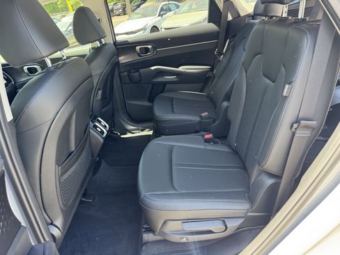 Used 2025 Kia Sorento EX w/ Panoramic Sunroof Package image 20