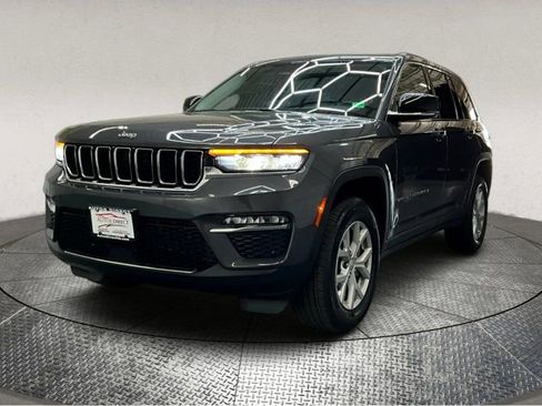 Used 2023 Jeep Grand Cherokee Limited image 4