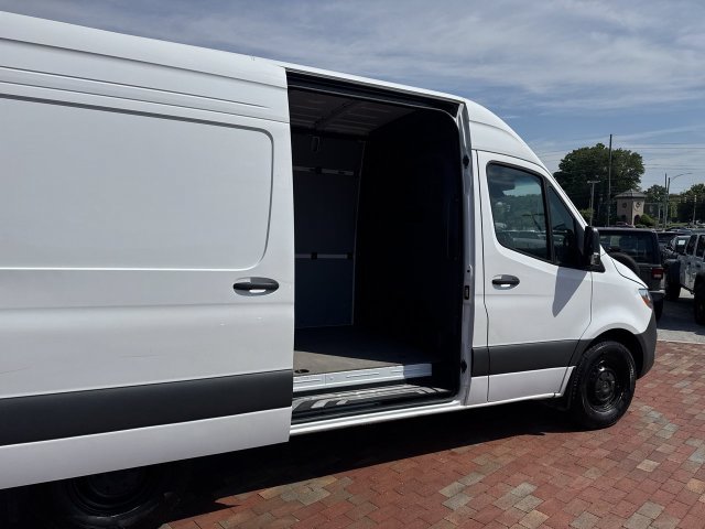 Used 2025 Mercedes-Benz Sprinter 2500 image 28