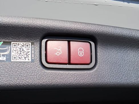 New 2026 Mercedes-Benz C 300 4MATIC Sedan image 18