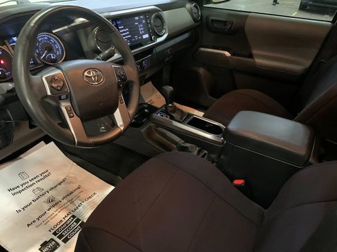 Used 2022 Toyota Tacoma SR5 w/ SR5 Appearance Package (SM) AWD/4WD image 11
