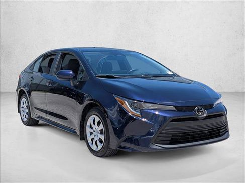 Used 2025 Toyota Corolla LE FWD image 3