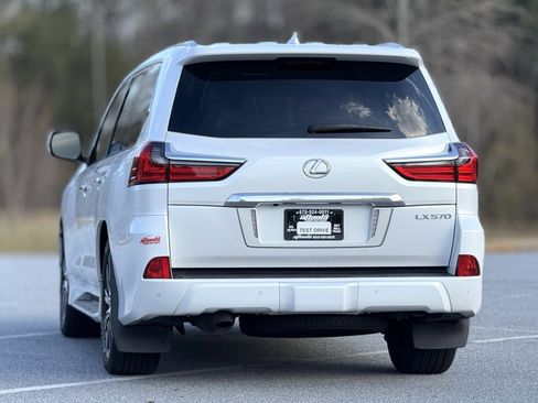Used 2020 Lexus LX 570 4WD w/ Luxury Package image 4