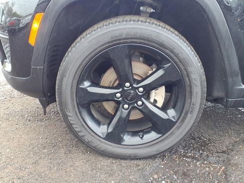 Used 2023 Jeep Grand Cherokee Altitude image 9