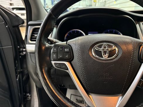 Used 2018 Toyota Highlander Limited Platinum image 16