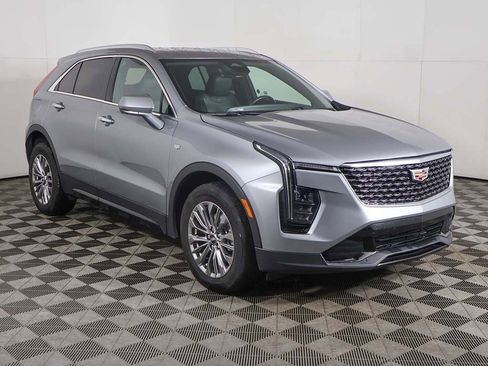 Used 2024 Cadillac XT4 Premium Luxury image 2