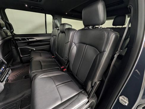 Used 2023 Jeep Wagoneer Series II RWD image 23