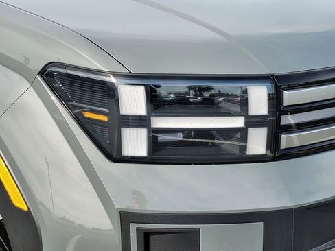 Used 2025 Hyundai Santa Fe SEL AWD/4WD image 10