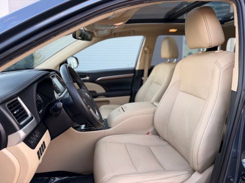 Used 2019 Toyota Highlander Limited Platinum FWD image 14