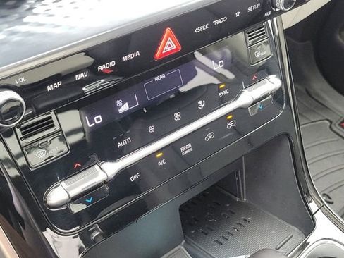 Used 2024 Kia Carnival SX Prestige FWD image 35