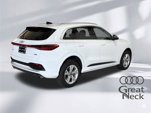 Used 2025 Audi Q5 Premium w/ Convenience Package image 10