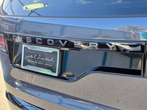 Used 2025 Land Rover Discovery Dynamic SE image 14
