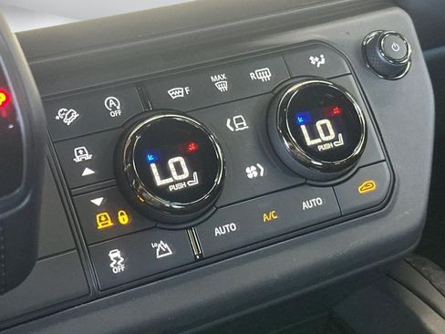 New 2026 Land Rover Defender 110 OCTA AWD/4WD image 17