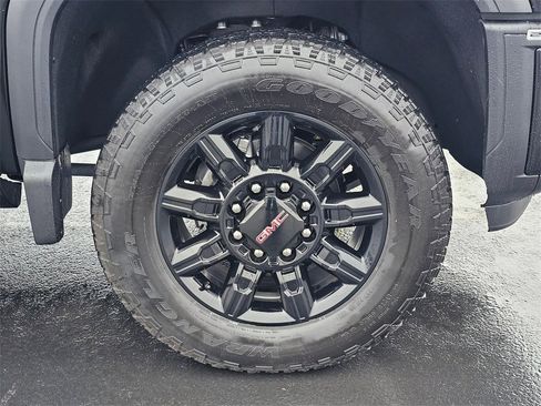 Used 2025 GMC Sierra 2500 Denali Ultimate image 9
