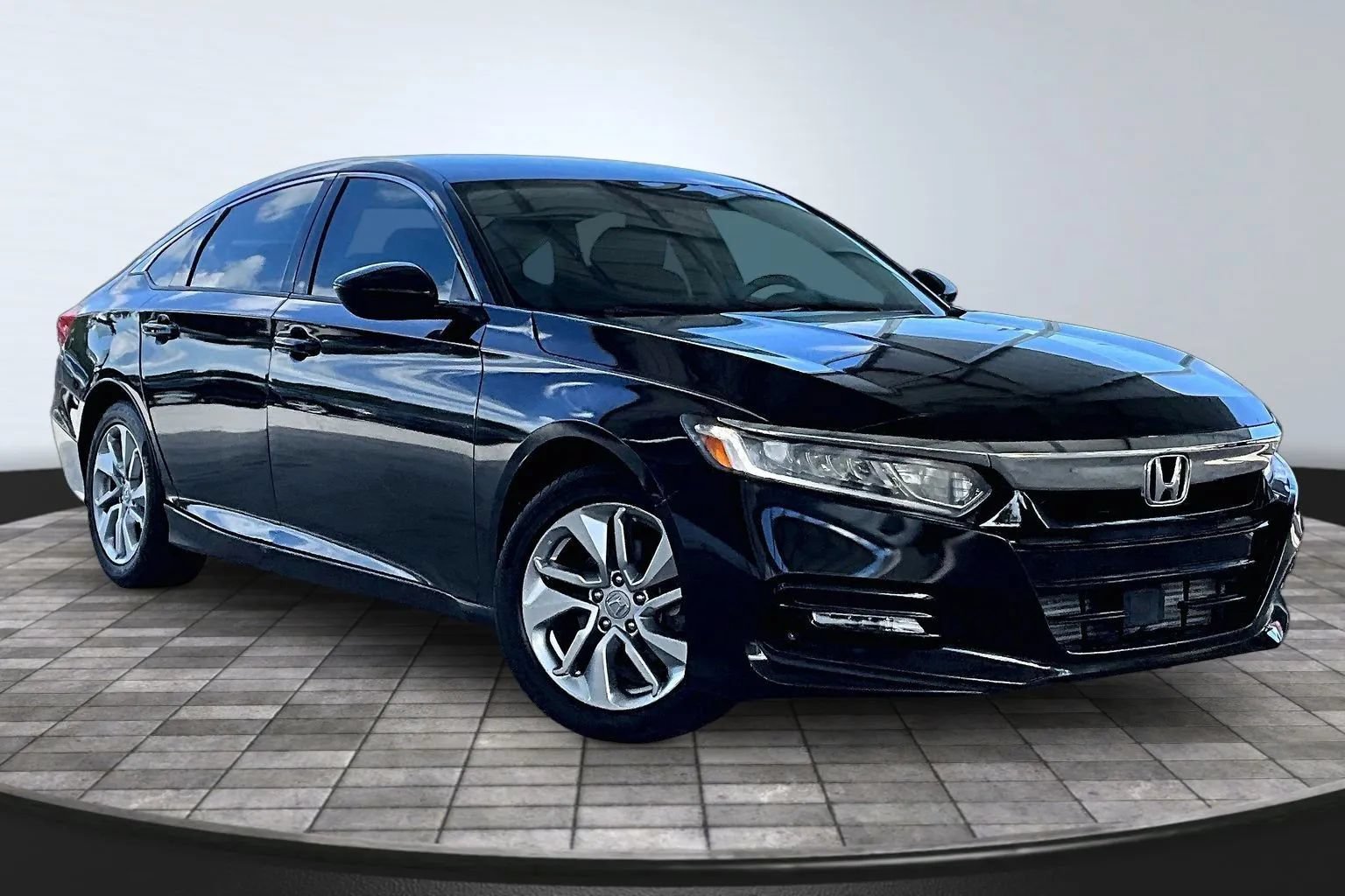 Used 2019 Honda Accord LX image 3