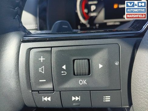 Used 2023 Nissan Pathfinder Platinum AWD/4WD image 7