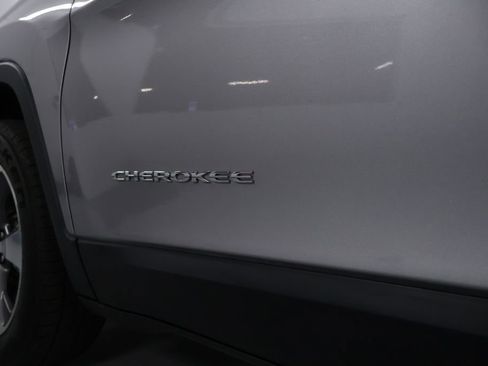 Used 2020 Jeep Cherokee Limited image 10