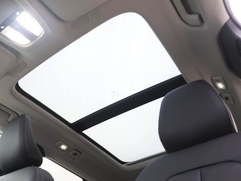 New 2025 Volvo XC40 B5 Ultra w/ Protection Package Premier image 15