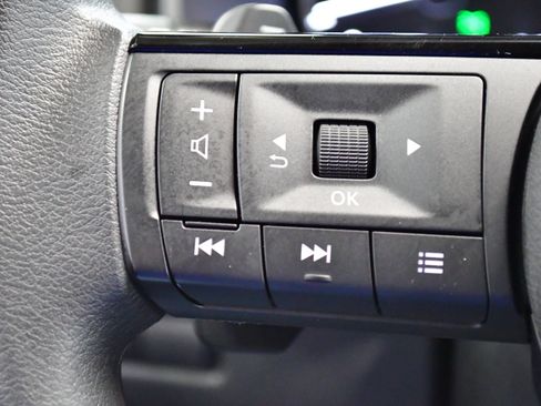 Used 2023 Nissan Rogue SV AWD/4WD image 21