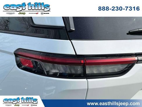 Certified 2024 Jeep Grand Cherokee Limited w/ Black Appearance Package image 14