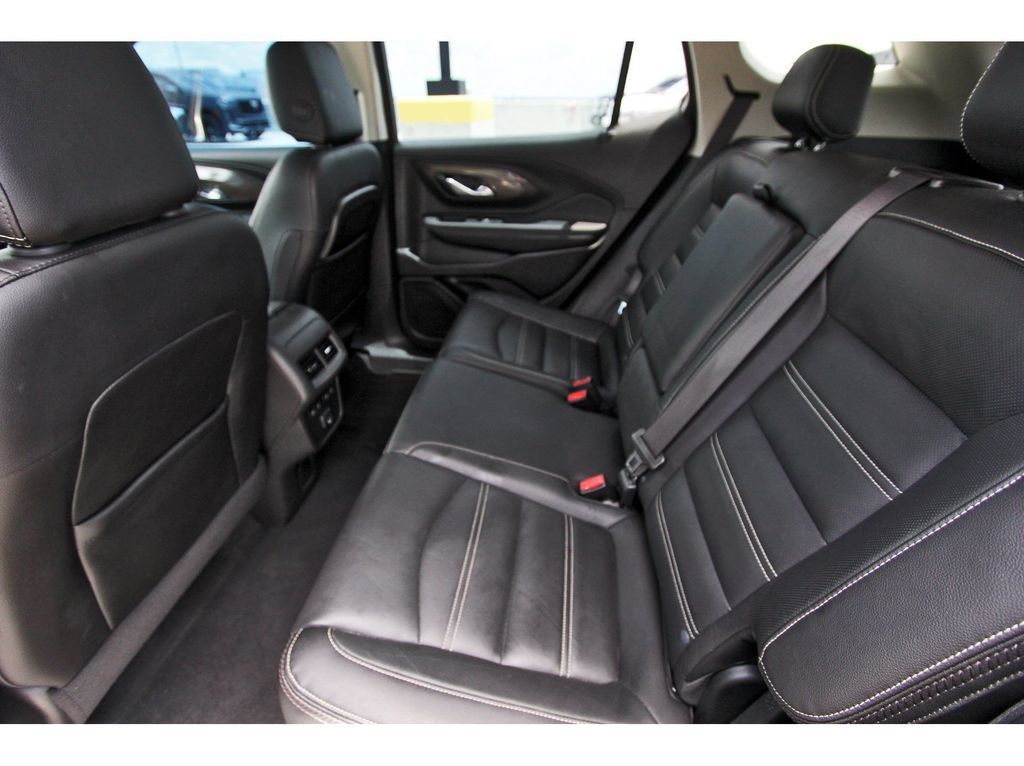 Used 2022 GMC Terrain Denali w/ Denali Premium Package AWD/4WD image 7