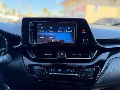 Used 2018 Toyota C-HR XLE FWD image 41