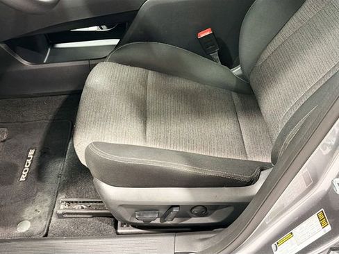 Used 2022 Nissan Rogue SV FWD image 16