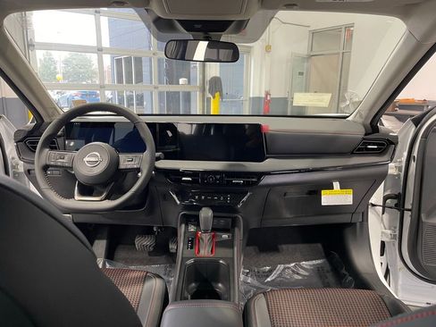 New 2026 Nissan Kicks SR image 9