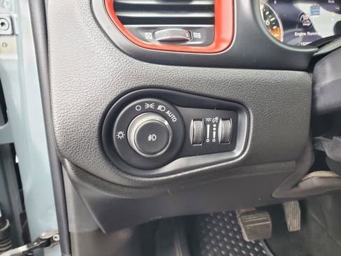 Used 2016 Jeep Renegade Trailhawk image 18