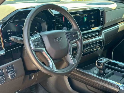 Used 2025 Chevrolet Silverado 1500 LT Trail Boss w/ Convenience Package II AWD/4WD image 12