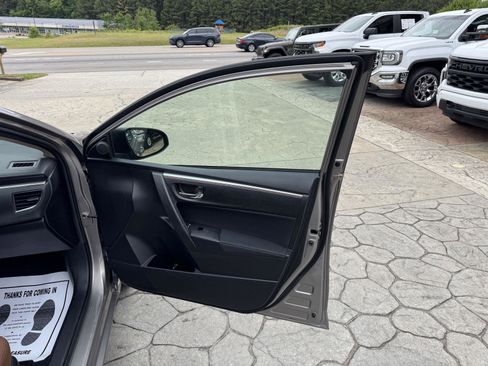 Used 2015 Toyota Corolla LE FWD image 14