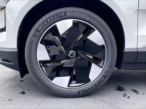 New 2026 Volvo EX30 Plus w/ Protection Package image 14