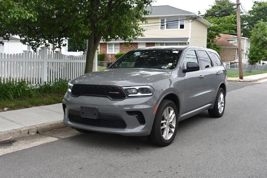 Used 2025 Dodge Durango GT RWD image 2