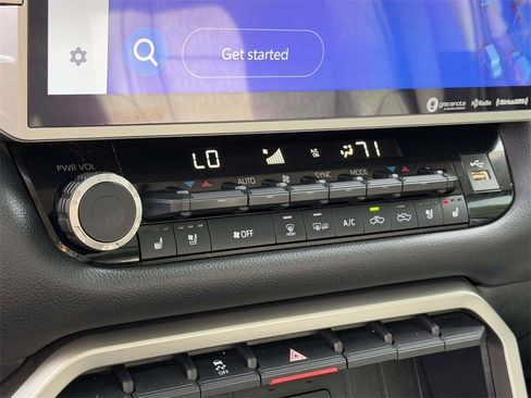 Used 2023 Toyota Tundra Limited w/ Power Package image 5