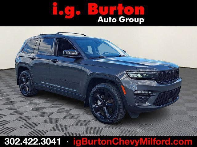 Used 2023 Jeep Grand Cherokee Limited w/ Black Appearance Package AWD/4WD image 1