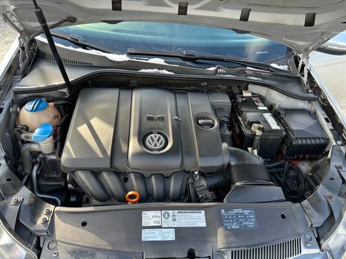 Used 2011 Volkswagen Golf 2.5L PZEV 4dr Hatchback image 9