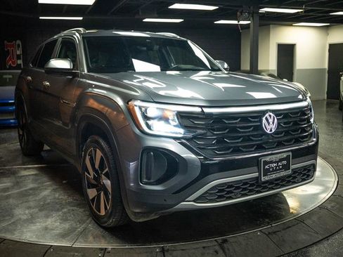 Used 2024 Volkswagen Atlas Cross Sport SE FWD image 5