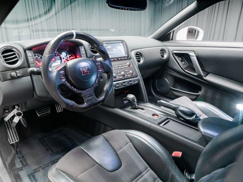 Used 2015 Nissan GT-R Premium AWD/4WD image 6